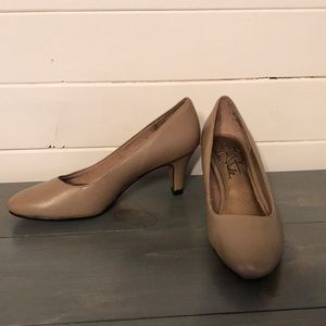 New, Never Worn Life Stride Sable Pump